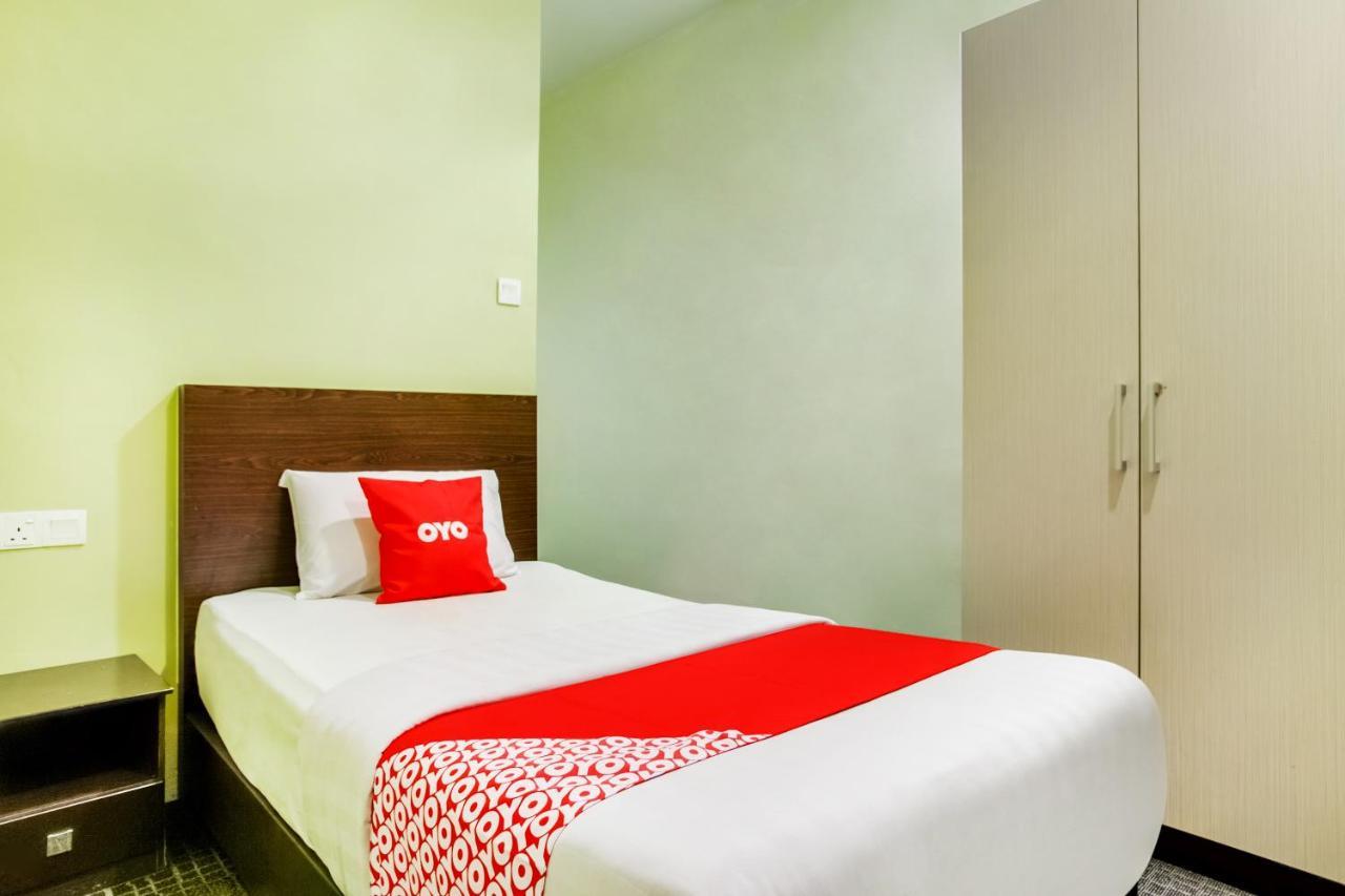 Oyo 89652 P Line Hotel Johor Bahru Esterno foto