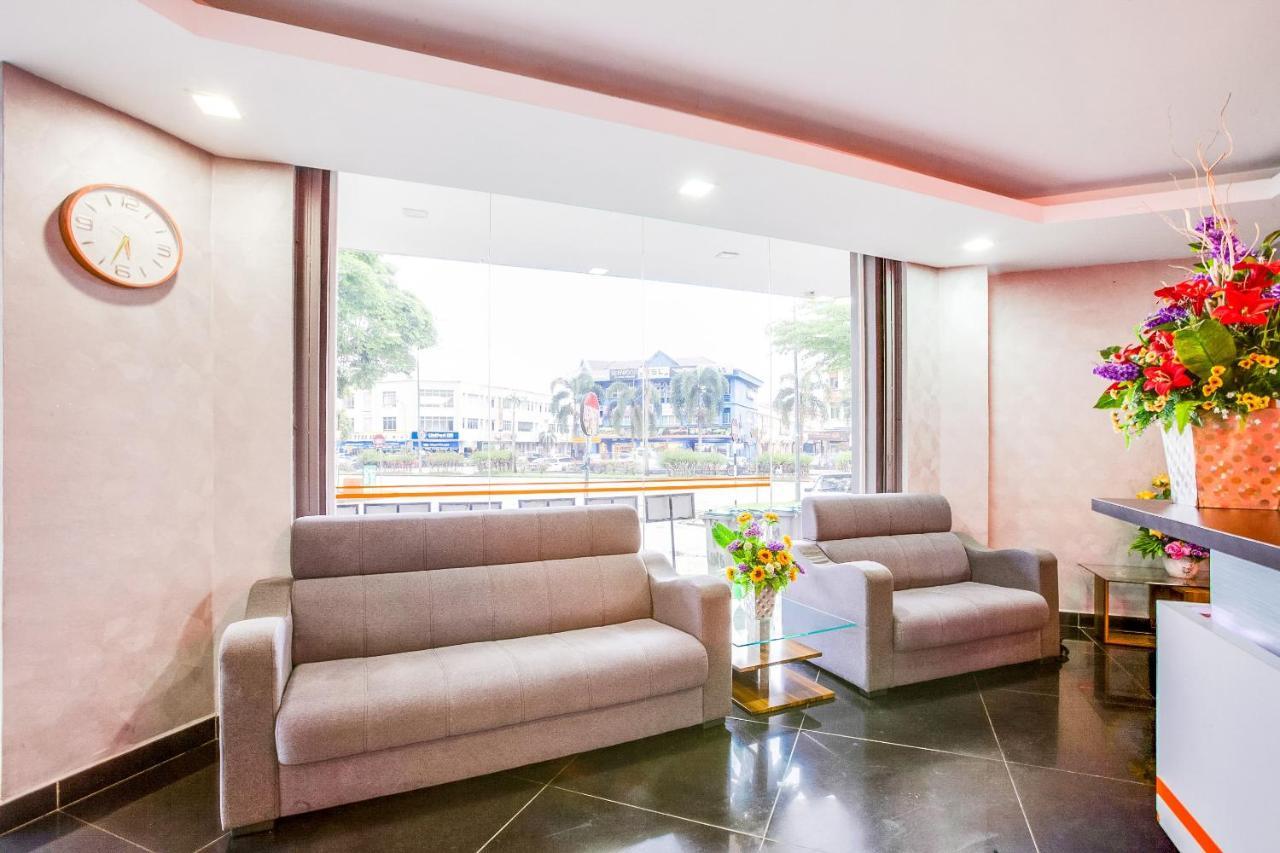 Oyo 89652 P Line Hotel Johor Bahru Esterno foto