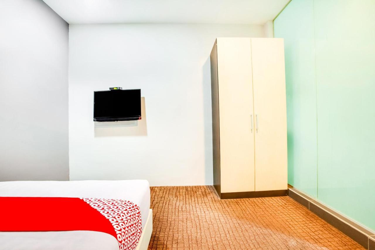 Oyo 89652 P Line Hotel Johor Bahru Esterno foto