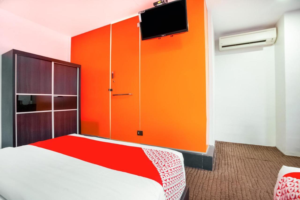 Oyo 89652 P Line Hotel Johor Bahru Esterno foto