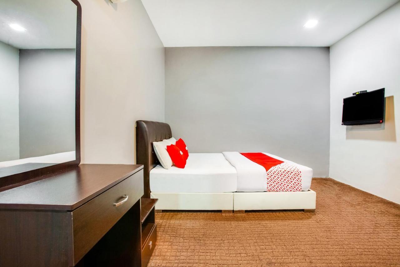Oyo 89652 P Line Hotel Johor Bahru Esterno foto