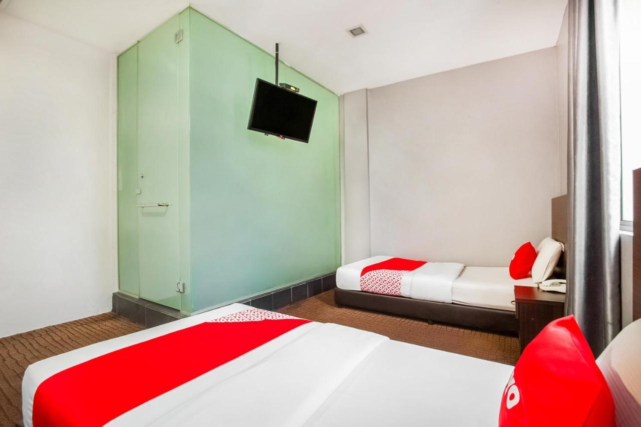 Oyo 89652 P Line Hotel Johor Bahru Esterno foto